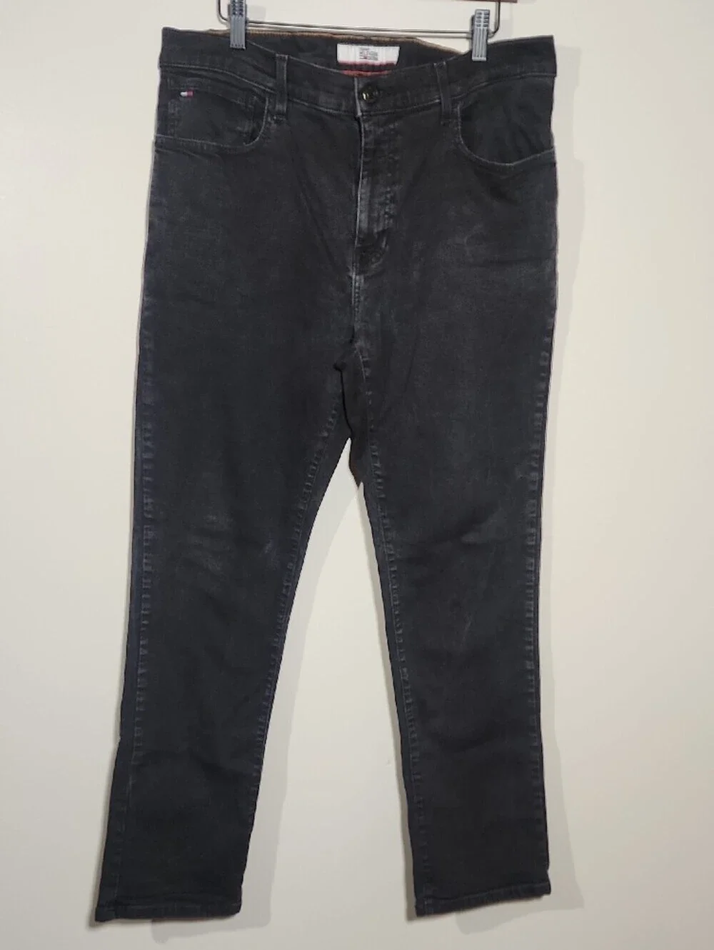 Tommy Hilfiger Men's Slim Straight Jeans in Black